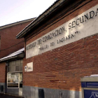 Fachada del instituto Valle de Laciana en Villablino.