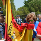 La imagen muestra a una de las ciudadanas que ayer juró fidelidad a la bandera en Valderas. MEDINA