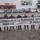Protesta de trabajadores de Peal ayer, en Ponferrada. DL