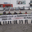 Protesta de trabajadores de Peal ayer, en Ponferrada. DL