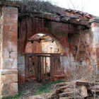 Capilla de la casa señorial de La Veguellina, en ruinas.