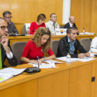 Los cinco concejales del PP en San Andrés, en una sesión plenaria del Ayuntamiento. FERNANDO OTERO