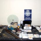 Parte de la mercancía y la infraestructura de la que se incautó la Policía Nacional.