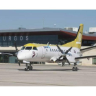 Un avión de la compañía Good Fly en el aeropuerto de Burgos.