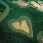 Espectacular imagen aérea de un manglar de Nueva Caledonia con forma de corazón, foto que se expondrá en León.