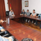 El alcalde recibió al nuevo comité de huelga de los cielos abiertos del grupo Alonso.