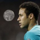 Neymar, durante el partido del Barça contra el PSG en el Parque de los Príncipes.