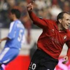 El jugador de Osasuna Juanlu Gómez celebra el gol logrado ayer