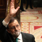 Rajoy, en el hemiciclo, tras el debate de la sesión matutina. / EFE / JJ GUILLEN