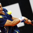 Ferrer devuelve una bola de revés durante la semifinal del Masters 1.000 de Roma contra Djokovic.