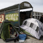 Refugiados, en el abandonado aeropuerto de Ellinikon. Y. KOLESIDIS