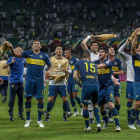 Jugadores de Boca celebran el pase