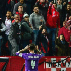 Sergio Ramos celebra su gol 'a lo Panenka' frente a los Biris en el Sánchez Pizjuán.