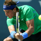 Rafael Nadal devuelve la bola a su compatriota Fernando Verdasco.