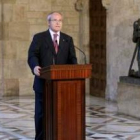 Montilla se dirige a los periodistas para valorar la sentencia del Tribunal Constitucional.