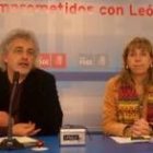 Pepe Moral e Inmaculada Larrauri, en el transcurso de la rueda de prensa que convocaron ayer