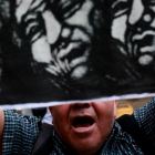 Un activista mapuche durante una protesta, en el vecino Chile, por la muerte del mapuche argentino Rafael Nahuel.