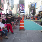 Los personajes de Times Square se niegan a acatar la nueva normativa que acota las zonas (en turquesa) donde pueden trabajar.