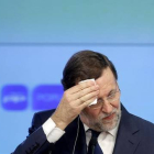 Mariano Rajoy, durante la rueda de prensa que ha ofrecido este lunes en la sede del PP tras reunirse con Nicolas Sarkozy.