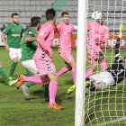 Momento en el que Zuiverloon marca el empate. JESUS CRIADO