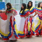 En la imagen de archivo uno de los actos festivos de la comunidad de inmigrantes de Ponferrada. L. DE LA MATA