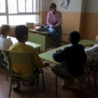 Niños de origen extranjero en un aula del colegio Antonio Valbuena
