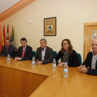 Majo (tercero por la izquierda), Boya y Armisén se reunieron ayer en Puente Almuhey. JESÚS