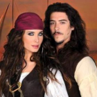 La actriz Pilar Rubio junto a Óscar Jaenada, en la serie -˜Piratas-™.