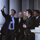 El presidente electo argentino y sus asesores se hacen una foto en la Casa Blanca. EFE/EPA/JIM LO SCALZO