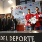 El sorteo para la disputa de la Copa Asobal se realizó ayer en el Palacín, un espacio que ahora acoge el Museo del Deporte. JESÚS
