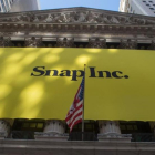 La fachada de Wall Street muestra un cartel de Snapchat.