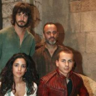 Los protagonistas de «Águila Roja» con Jorge Lorenzo.