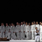 Una escena de la ópera ‘Moisés y Aarón’, estrenada en la Ópera Nacional de París y que ahora llega al Teatro Real. FRANCOIS GUILLOT