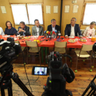 Los miembros del equipo de gobierno, en la comparecencia de ayer. RAMIRO
