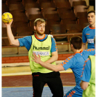 El Ademar prepara en el Palacio el partido ante Cangas. F. OTERO PERANDONES