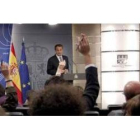 El presidente Zapatero, durante su comparecencia ante la prensa tras la reunión que mantuvo con Rajo