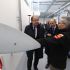 Juan Vicente Herrera, durante una visita a una fábrica de palas eólicas. DE LA MATA
