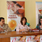 La alcaldesa presentó el variado programa de la feria.