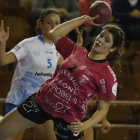 La jugadora del Cleba, Taty Lozano, en acción durante un partido de liga.