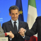 Merkel, Sarkozy y Mario Monti, tras la reunión que mantuvieron en Estrasburgo.