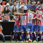 Los jugadores del Sporting de Gijón celebran el gol ante el Valencia.