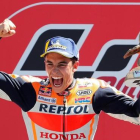 Marc Márquez celebra la victoria en el circuito de Assen