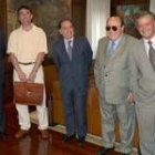 Juan Vicente Herrera recibió en su despacho a los representantes autonómicos de Cecale, UGT y CC.OO.