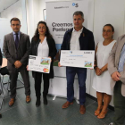 Representantes del comercio, Sabadell Herrero, ganadores y del Ayuntamiento en la entrega del premio. DE LA MATA