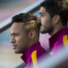 Neymar y Luis Suárez durante el entrenamiento del Barcelona. A. GARCÍA