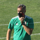 El entrenador de la Ponferradina, Jon Pérez 'Bolo' durante un entrenamiento. L. DE LA MATA