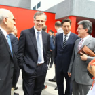 Villanueva durante la visita de ayer a San Román.