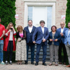 Junqueras y Puigdemont, con las delegaciones de ERC y Junts, ayer, en Waterloo. STEPHANIE LECOCQ