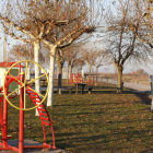 Santa María cuenta asimismo con numerosas zonas de juego para los niños, un inmenso paseo que rodea toda la localidad y un centro cívico donde se desarrollan actividades durante todo el año. Por si fuera poco, también dispone de cine y de una sala de expo