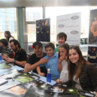 El grupo donostiarra firmó discos y autógrafos en el concesionario de Ford en León.
